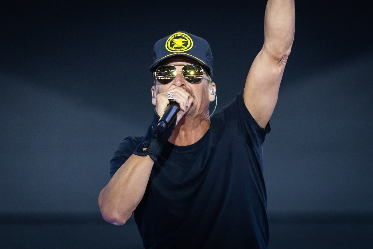 epa11486235 Musician Kid Rock practices his performance ahead of the last day of the Republican National Convention (RNC) in the Fiserv Forum in Milwaukee, Wisconsin, USA, 18 July 2024. The convention ...
