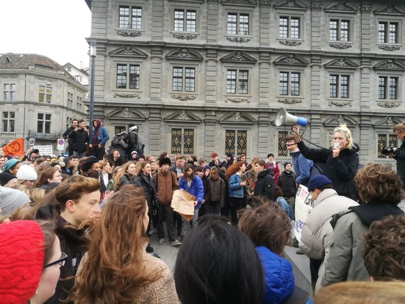 Schlusskundgebung vor dem Rathaus.