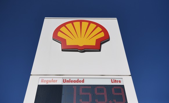 epa09810385 A Shell sign outside a service station in London, Britain 08 March 2022. Shell has announced it is to close its service stations across Russia and has apologised for recently buying an oil ...
