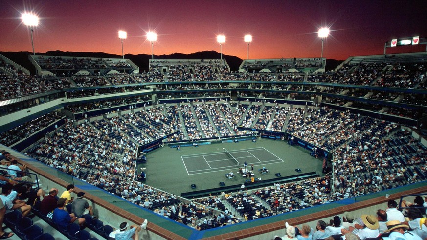 Bildnummer: 00299515 Datum: 14.03.2000 Copyright: imago/Eisele
Center Court in Indian Wells in der Abenddämmerung mit Flutlicht; Vdia, quer, oben, Vogelperspektive, Centre Court, Tennisplatz, Tennisst ...