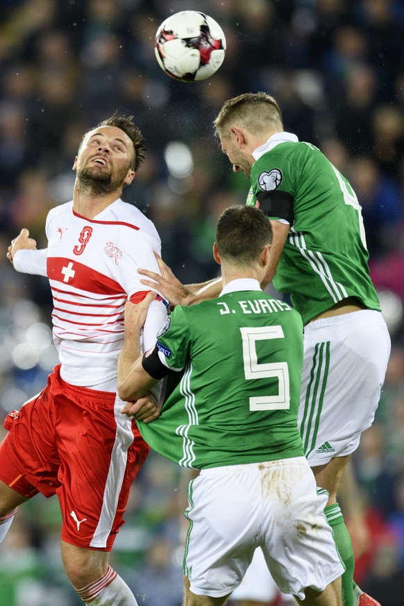 Switzerland's forward Haris Seferovic, left, fights for the ball with Northern Ireland's defender Jonny Evans, center, and Northern Ireland's defender Gareth McAuley, right, during the 2018 Fifa World Cup play-offs first leg soccer match Northern Ireland against Switzerland at Windsor Park, in Belfast, Northern Ireland, Britain, Thursday, November 9, 2017. (KEYSTONE/Laurent Gillieron)
