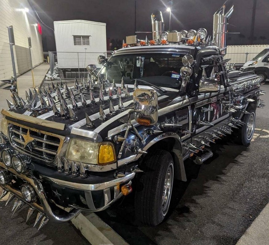 Auto-Modifikationen der Hölle 
https://www.reddit.com/r/Shitty_Car_Mods/