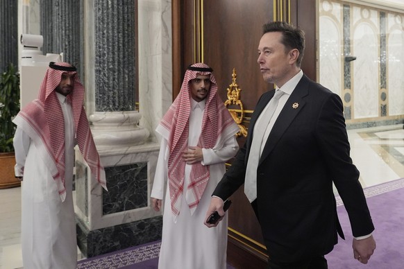 Elon Musk, departs a lunch between President Donald Trump and Saudi Crown Prince Mohammed bin Salman at the Royal Palace in Riyadh, Saudi Arabia, Tuesday, May 13, 2025. (AP Photo/Alex Brandon)
APTOPIX ...