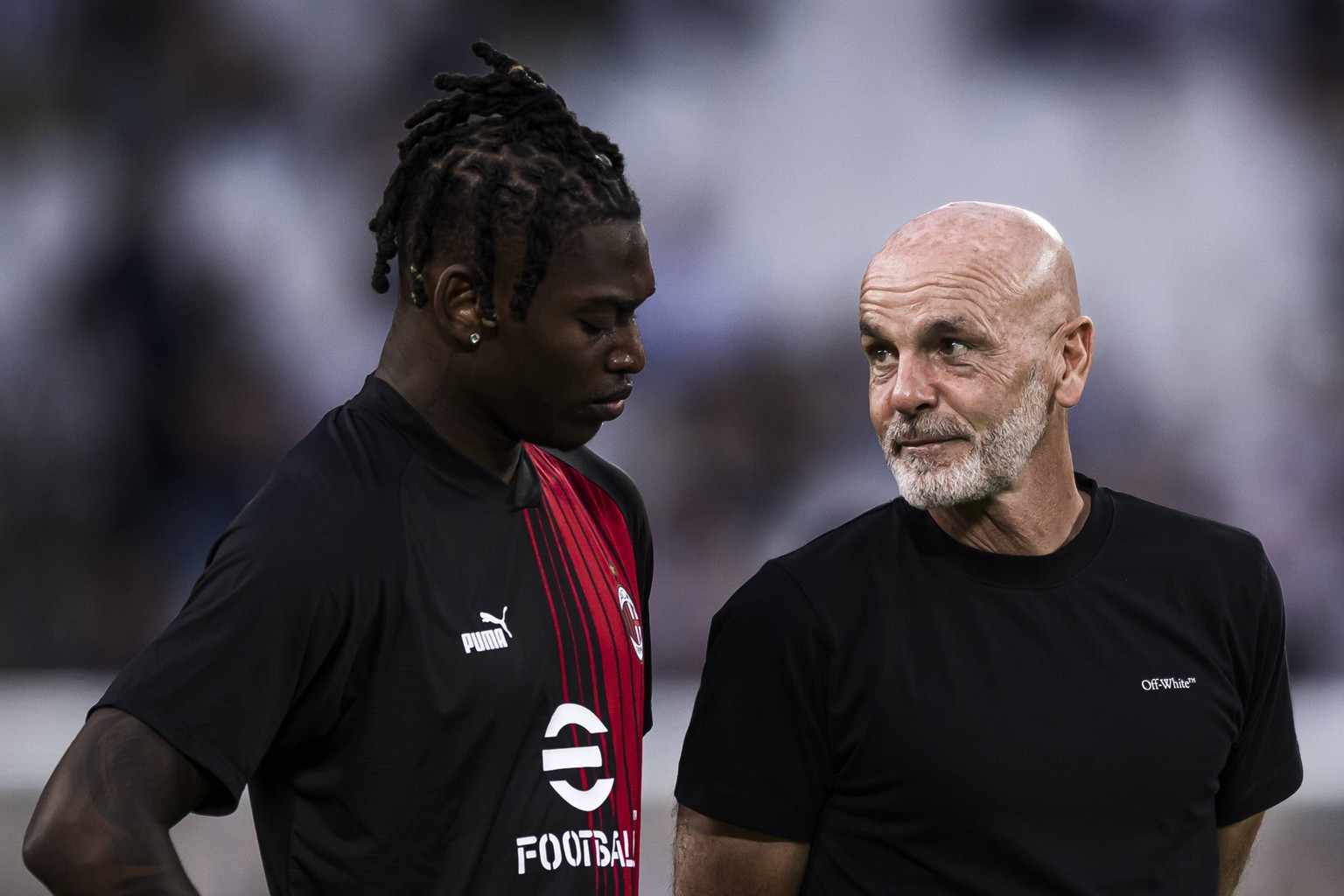 Juventus FC v AC Milan - Serie A Stefano Pioli, head coach of AC Milan, speaks with Rafael Leao of AC Milan prior to the Serie A football match between Juventus FC and AC Milan. Turin Italy Copyright: ...
