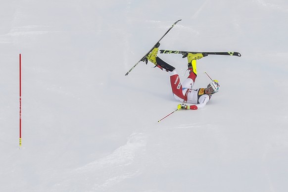 epa07376721 Daniel Yule of Switzerland crashes during the first run of the men&#039;s Slalom race at the FIS Alpine Skiing World Championships in Are, Sweden, 17 February 2019. EPA/VALDRIN XHEMAJ