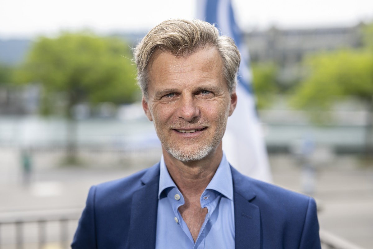 Sportchef Alain Sutter posiert nach einer Medienkonferenz ueber die vergangene Saison und die kuenftige Entwicklung des Grasshopper Club Zuerichs (GC), aufgenommen am Mittwoch, 4. Juni 2025 in Zuerich ...