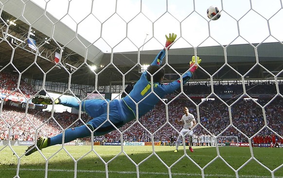 Football Soccer - Switzerland v Poland - EURO 2016 - Round of 16 - Stade Geoffroy-Guichard, Lille, France - 25/6/16 Switzerland&#039;s goalkeeper Yann Sommer lets penalty past scored by Poland&#039;s  ...