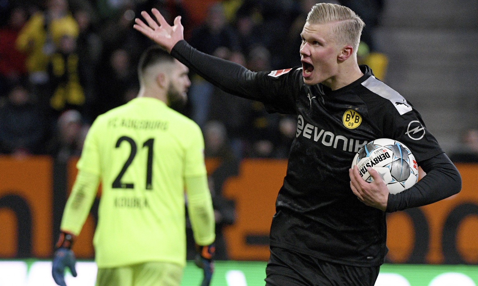 Dortmund&#039;s Erling Haaland, left, celebrates after scoring a goal in a German Bundesliga soccer match between FC Augsburg and Borussia Dortmund in Augsburg, Germany, Saturday, Jan.18, 2020. ( Stef ...