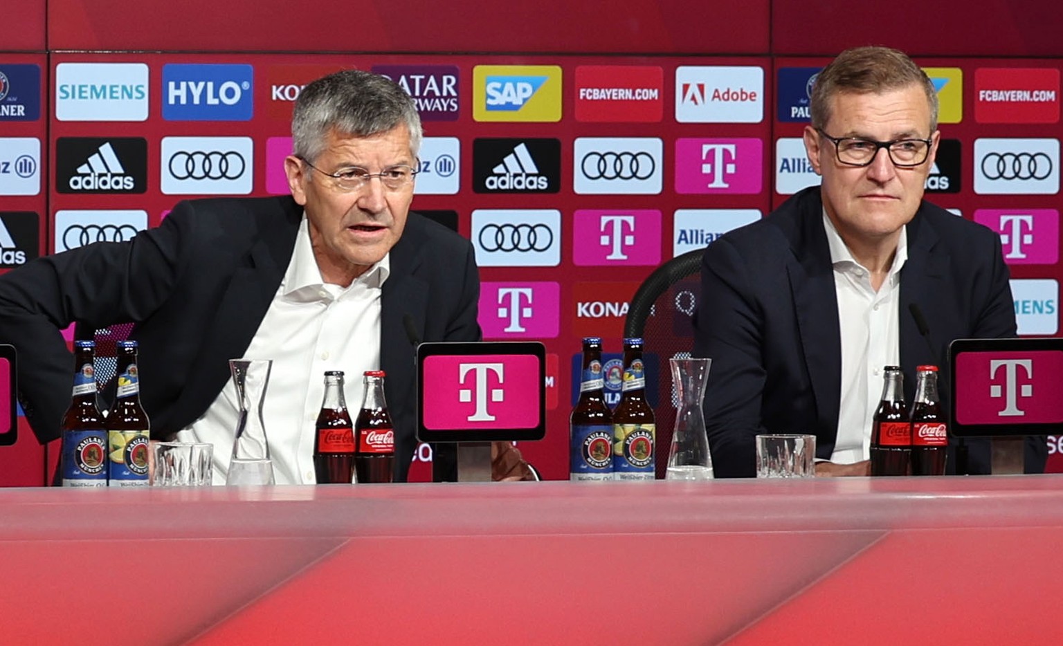 epa10659642 FC Bayern Munich President Herbert Hainer (C) and new chief executive officer Jan-Christian Dreesen (R) react during a press conference at the Allianz Arena in Munich, Germany, 28 May 2023 ...