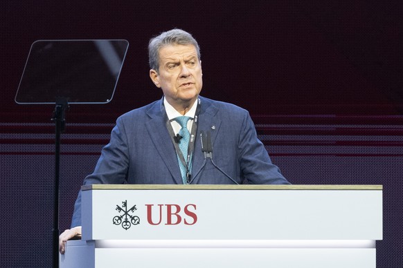 Der Verwaltungsratspraesident von UBS, Thomas Columba �Colm� Kelleher bei seiner Rede, anlaesslich der Generalversammlung der Bank UBS in der Messe Luzern am Donnerstag, 10. April 2025 in Luzern. (KEY ...