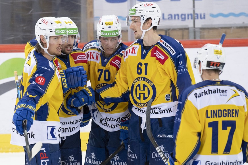 Davos&#039; Magnus Nygren, Aaron Palushaj, Enzo Corvi, Fabrice Herzog, und Perttu Lindgren, von links, jubeln beim 0:4, waehrend dem Meisterschaftsspiel der National League zwischen den SCL Tigers und ...