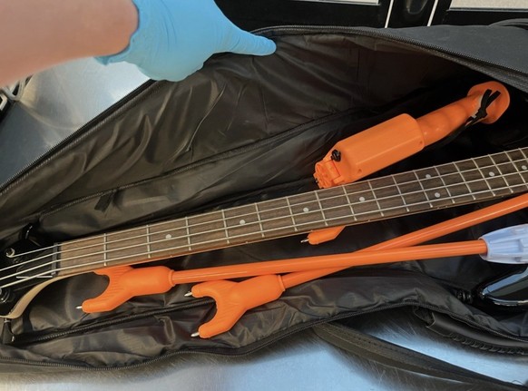 electroshock cattle prod dules VA airport https://twitter.com/TSA