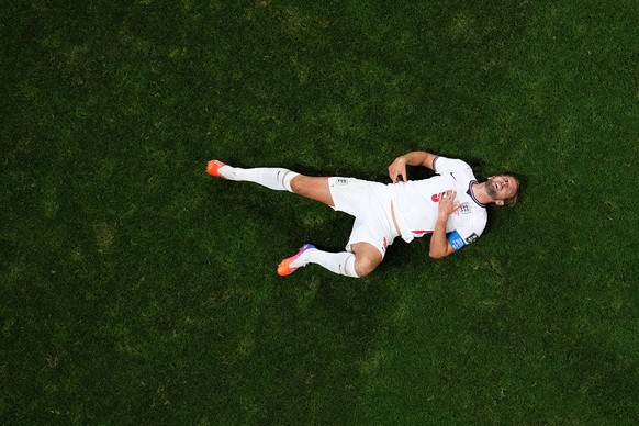 England's Harry Kane reacts after a collision during the World Cup semifinal soccer match between England and Argentina in Atlanta, Wednesday, July 15, 2026. (AP Photo/George Walker IV)
Harry Kan ...