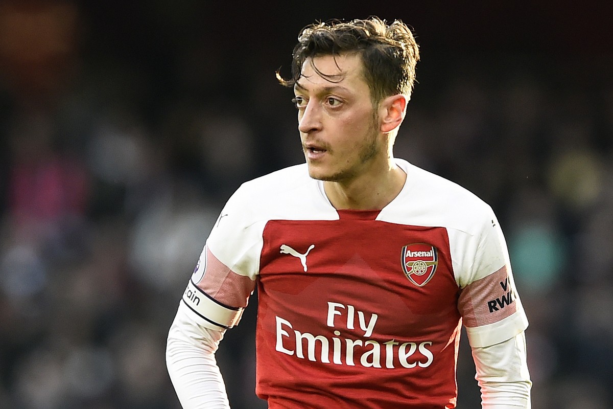 Özil a même été capitaine d'Arsenal.