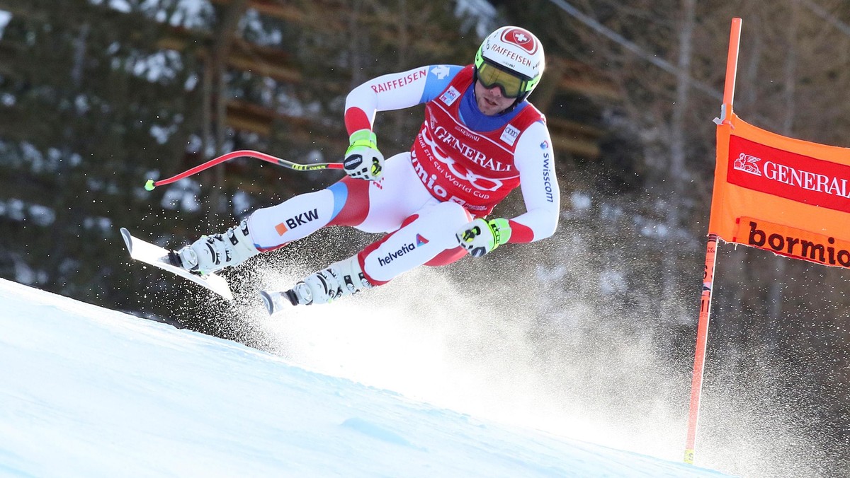 epa07251644 Beat Feuz of Switzerland speeds down the slope during the Men's Downhill race at the FIS Alpine Skiing World Cup event in Bormio, Italy, 28 December 2018. EPA/ANDREA SOLERO