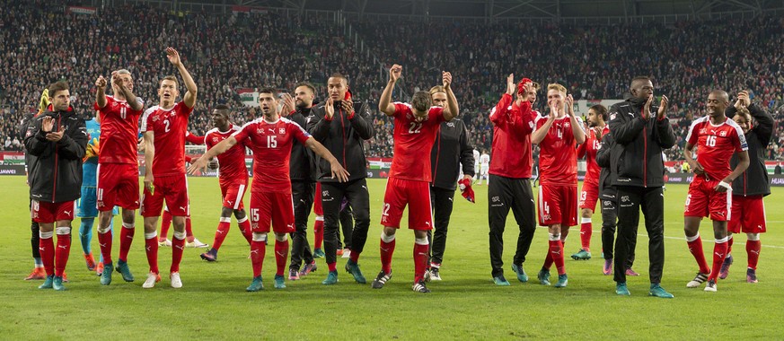 epa05575471 Switzerland&#039;s players celebrate with supporters after winning the FIFA World Cup 2018 group B qualification soccer match between Hungary and Switzerland at the Groupama Arena in Budap ...