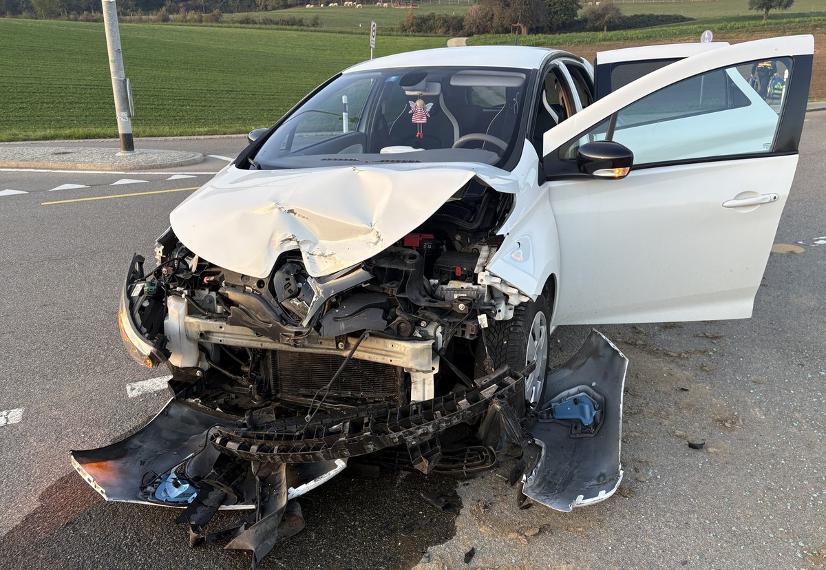 Ein Autofahrer ist von der Unfallstelle geflüchtet.