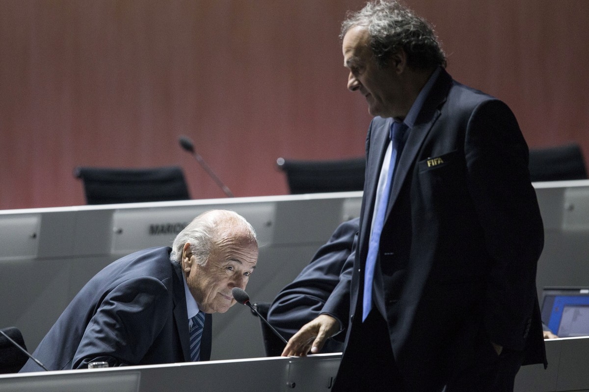 Das Bild täuscht: Normalerweise ducken sich alle vor Blatter weg.