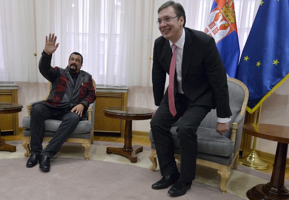 Am 1. Dezember traf Seagal Serbiens Premier&nbsp;Aleksandar Vucic,.