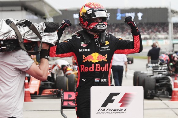 epa06237387 Dutch Formula One driver Max Verstappen of Red Bull Racing celebrates after wins the Malaysian Formula One Grand Prix at the Sepang International Circuit, near Kuala Lumpur, Malaysia, 01 O ...