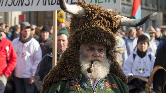 Rund 10&#039;000 Bauern demonstrieren auf dem Bundesplatz gegen geplante Sparmassnahmen am Freitag, 27. November 2015 in Bern. 10 Jahre nach der letzten grossen Kundgebung ruft der Schweizer Bauernver ...