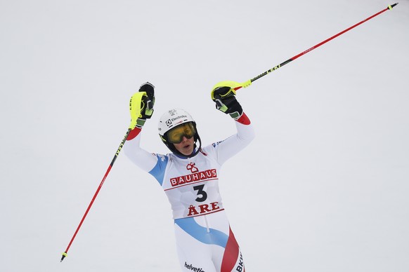 epa07374270 Wendy Holdener of Switzerland reacts in the finish area during the first run of the women's Slalom race at the FIS Alpine Skiing World Championships in Are, Sweden, 16 February 2019.  EPA/VALDRIN XHEMAJ