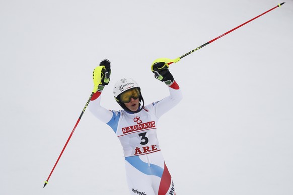 epa07374270 Wendy Holdener of Switzerland reacts in the finish area during the first run of the women&#039;s Slalom race at the FIS Alpine Skiing World Championships in Are, Sweden, 16 February 2019.  ...