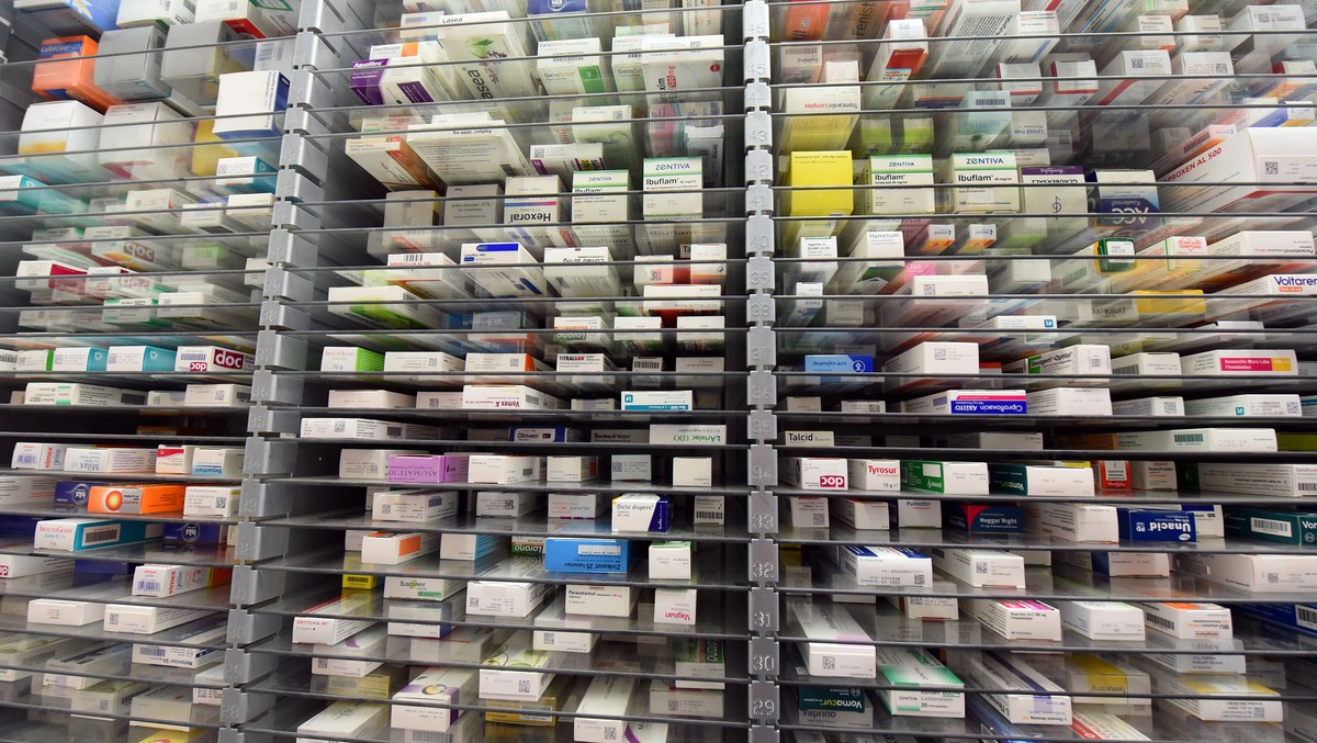 ARCHIV - 06.03.2020, Sachsen, Leipzig: Medikamente liegen im Lager einer Apotheke. Kranke Kinder in Deutschland k