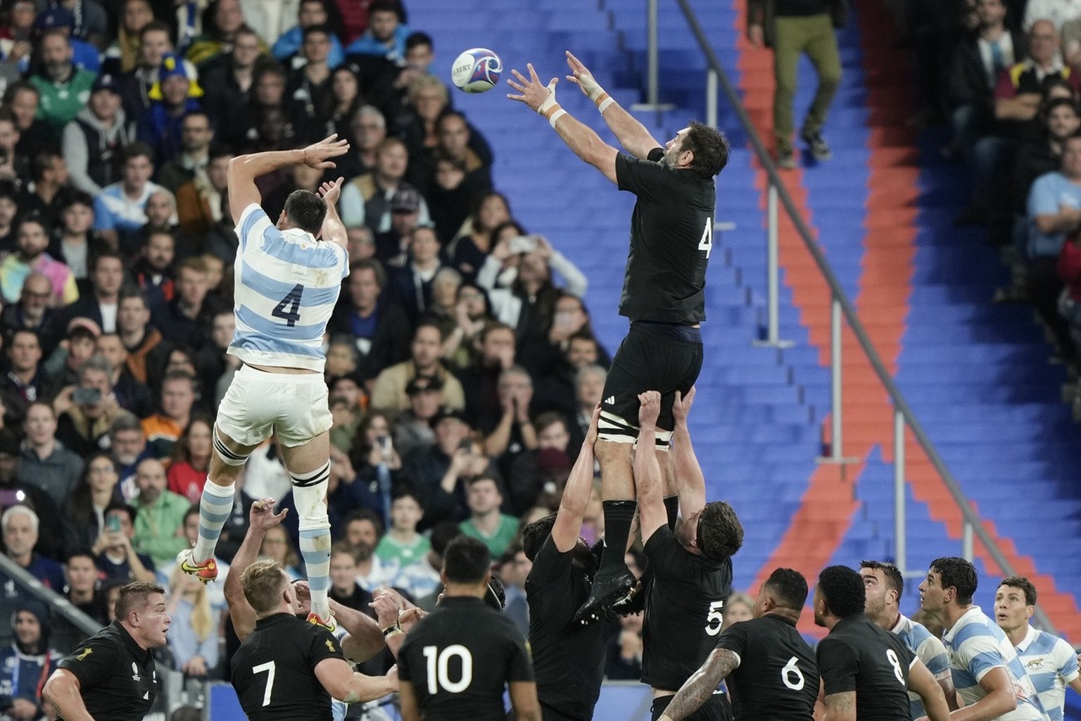 Argentina's Guido Petti Pagadizabal, left, and New Zealand's Samuel Whitelock go for the ball during the Rugby World Cup semifinal match between Argentina and New Zealand at the Stade de Fra ...