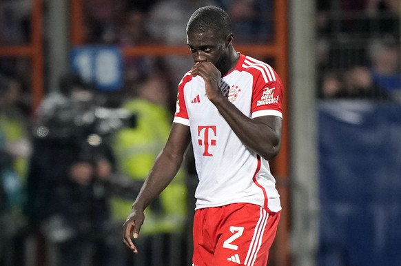 Bayern&#039;s Dayot Upamecano leaves the pitch after a yellow red card during the German Bundesliga soccer match between VfL Bochum and FC Bayern Munich in Bochum, Germany, Sunday, Feb. 18, 2024. (AP  ...