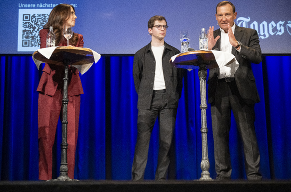 Susanne Wille, Generaldirektorin der Schweizerische Radio- und Fernsehgesellschaft SRG, Jonas Lüthy, Präsident der Jungfreisinnige und Co-Präsident des Initiativkomitees, sowie Thomas Matter, National ...