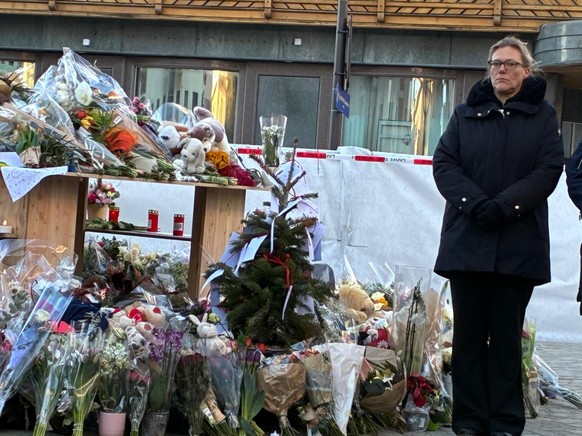 epa12623966 General Attorney of the Canton of Valais, Beatrice Pilloud, pays tribute to the victims of the Constellation, Crans Montana, Switzerland, 03 January 2026. EPA/Benoit Girod