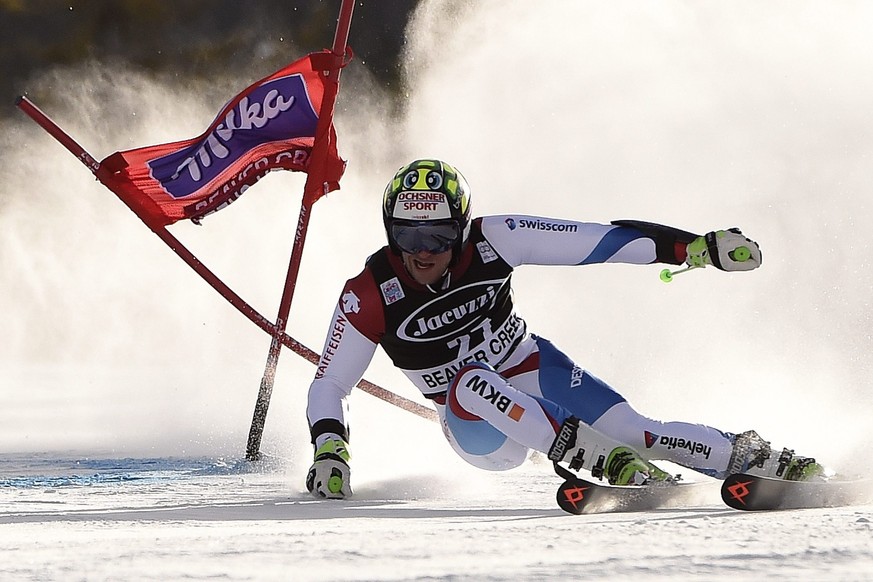 epa05057502 Justin Murisier of Switzerland during the Men&#039;s Giant Slalom at the FIS Alpine Skiing World Cup in Beaver Creek, Colorado, USA, 06 December 2015. EPA/JOHN G. MABANGLO