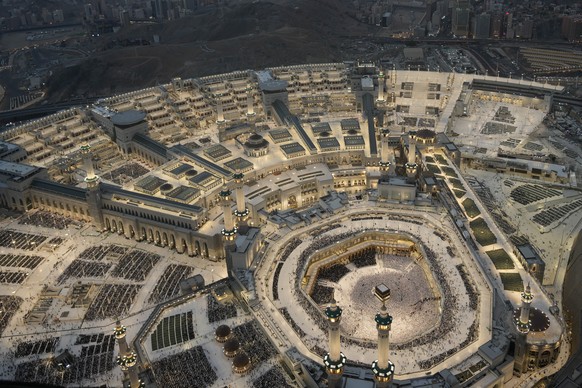 <p>Millionen Pilger strömen anlässlich des Hadsch nach Mekka in Saudi-Arabien.</p>