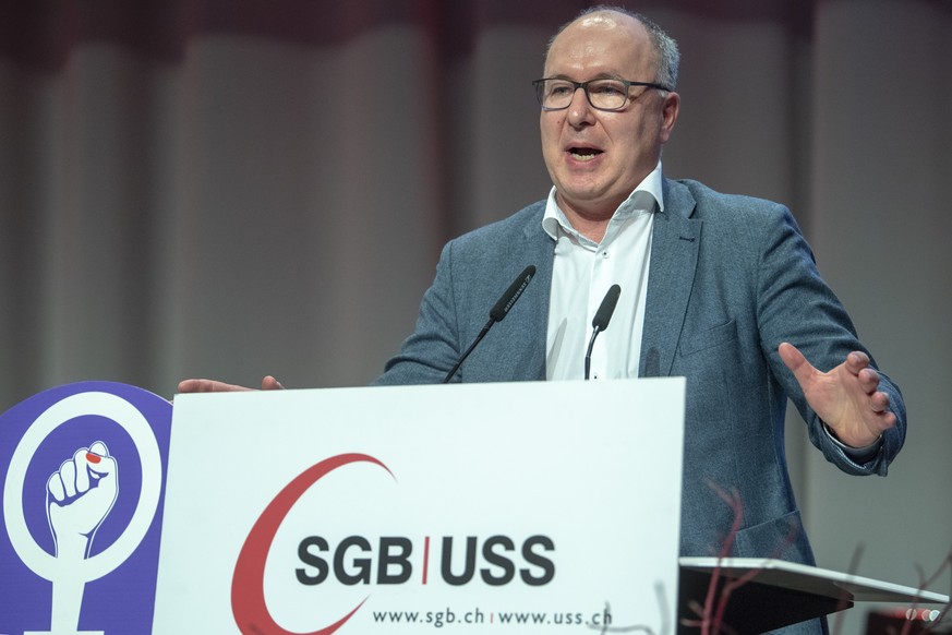 Der neue Praesident des SGB, Pierre-Yves Maillard, nach der Wahl, anlaesslich der SGB Delegiertenversammlung, am Samstag 1. Dezember 2018 in Bern. (KEYSTONE/Marcel Bieri)