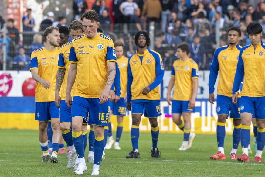 Die Spieler von GC mit Noah Persson, vorne, reagieren nach dem Super League Meisterschaftsspiel zwischen dem FC Winterthur und den Grasshoppers vom Samstag, 3. Mai 2025 in Winterthus. (KEYSTONE/Urs Fl ...