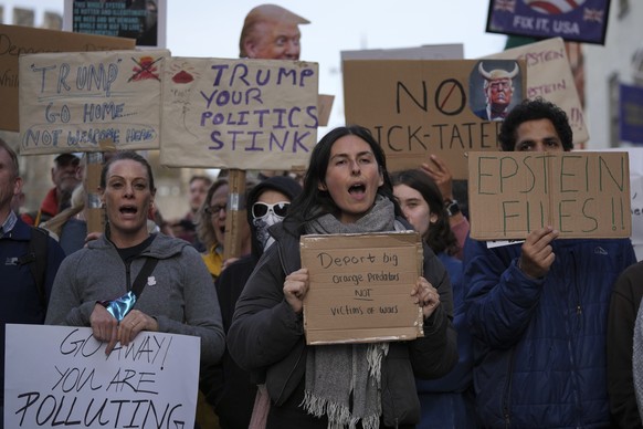 Protesters gather for a demonstration ahead of the arrival of President Donald Trump in Windsor, England, Tuesday, Sept. 16, 2025.(AP Photo/Kin Cheung)
Trump Britain