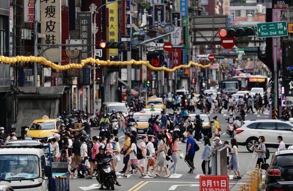 epaselect epa10106955 People cross a busy street in Keelung city, Taiwan, 05 August 2022. Following a visit of US House of Representatives Speaker Pelosi to Taiwan, the Chinese military started to hol ...