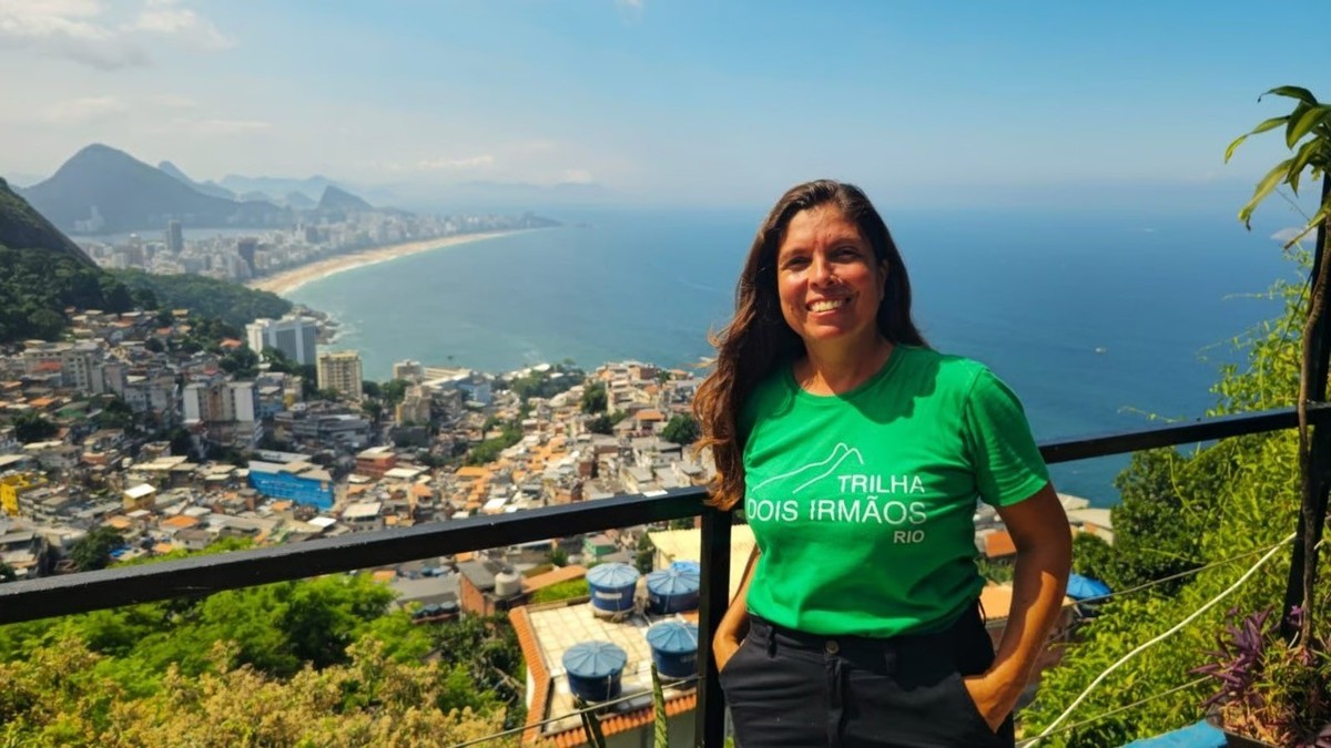 A Rio de Janeiro, la guide Ana Lima accompagne les touristes dans la favela de Vidigal.