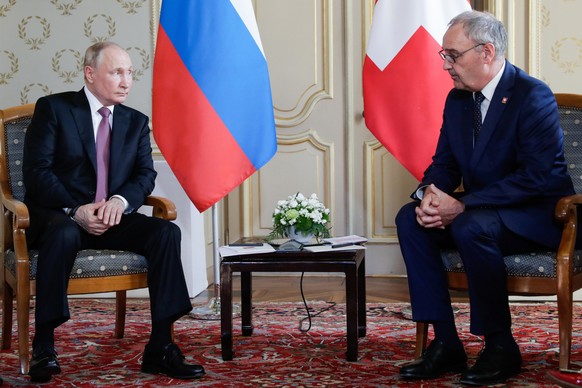 epa09277824 Russian President Vladimir Putin (L) attends a bilateral meeting with Swiss President Guy Parmelin (R) during the US-Russia summit at Villa La Grange in Geneva, Switzerland, 16 June 2021.  ...