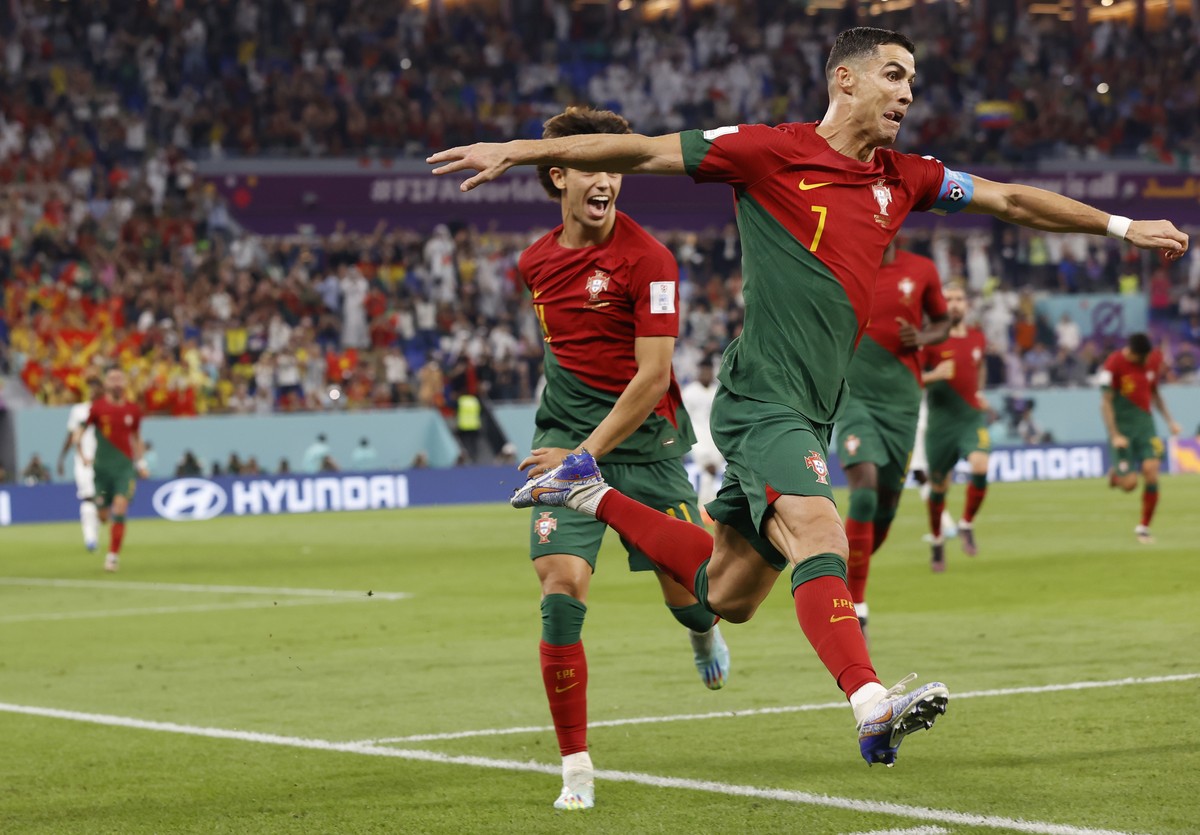 epa10325563 Cristiano Ronaldo of Portugal celebrates scoring the 1-0 by penalty during the FIFA World Cup 2022 group H soccer match between Portugal and Ghana at Stadium 947 in Doha, Qatar, 24 Novembe ...