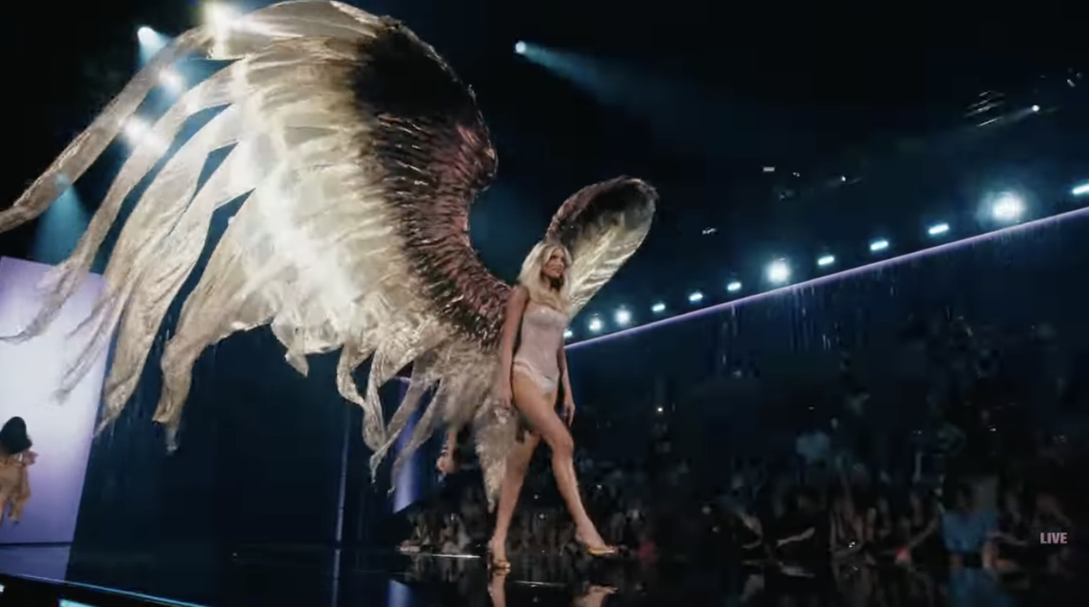 Bella Hadid, Adriana Lima, Gigi Hadid et une avalanche de paillettes: on a regardé le défilé Victoria’s Secret 2026. Voici nos impressions sans filtre.