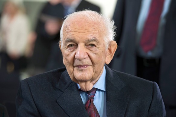 Die Kulturwissenschaftler Aleida 71 und Jan Assmann 80 haben am Sonntag 14.10.18 in der Frankfurter Paulskirche den Friedenspreis des Deutschen Buchhandels erhalten. Foto: der Publizist Alfred Grosser ...