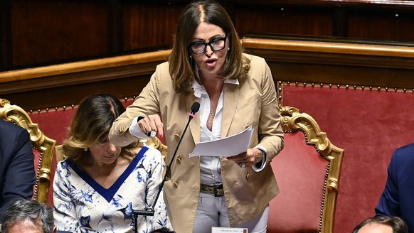 epa10727677 Il ministro del Turismo, Daniela Santanchè riferisce al Senato in merito alle accuse relative alle sue attività imprenditoriali, Roma, Italia, 5 luglio 2023. Il ministro italiano risponde alle accuse...