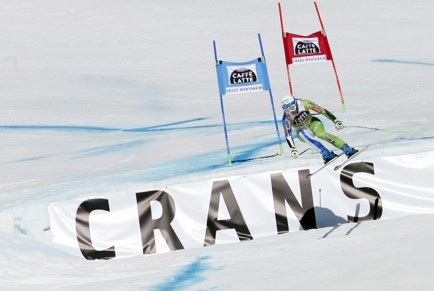 Slovenia&#039;s Ilka Stuhec speeds down the course of an alpine ski, women&#039;s World Cup Super G, in Crans Montana, Switzerland, Saturday, Feb. 25, 2017. (AP Photo/Gabriele Facciotti)