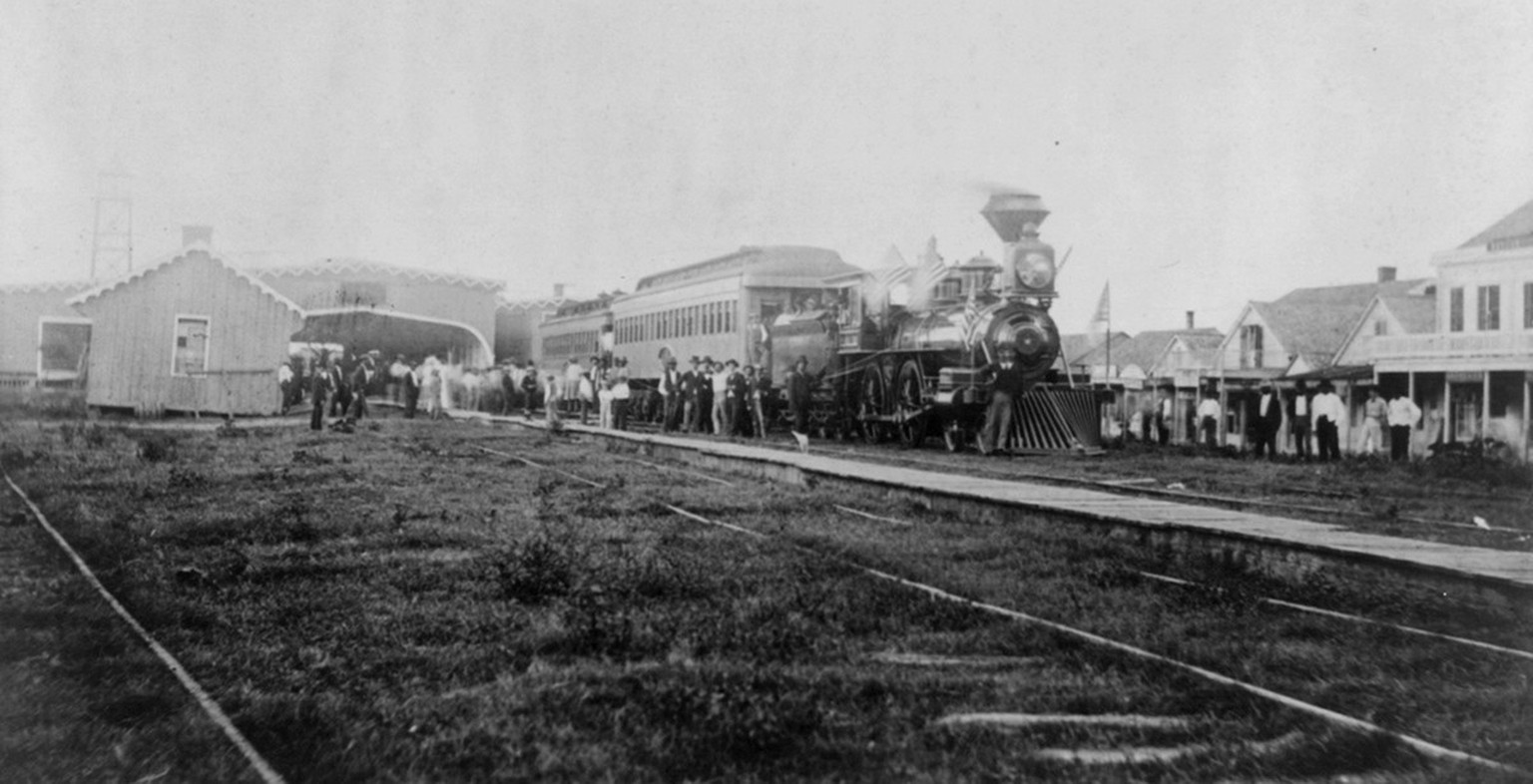 Der schnelle Ausbau der Eisenbahn in den USA veränderte die Art und Weise, wie Geschäfte gemacht wurden. Nicht alle konnte da Schritt halten. Erster Zug, der ab den 1880er-Jahren zwischen Houston und  ...