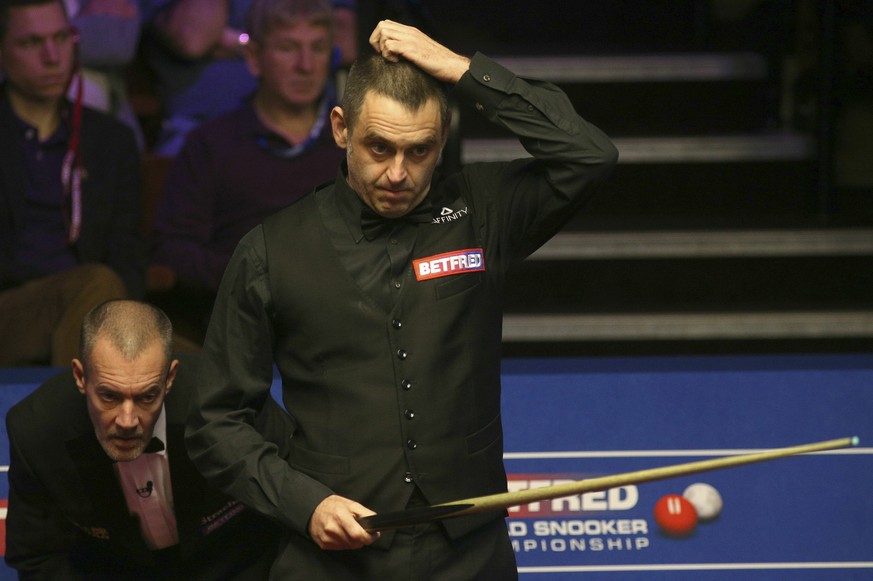 England&#039;s Ronnie O&#039;Sullivan scratches his head as he plays during day four of the 2019 World Snooker Championship at The Crucible, Sheffield, England, Tuesday April 23, 2019. (Nigel French/P ...