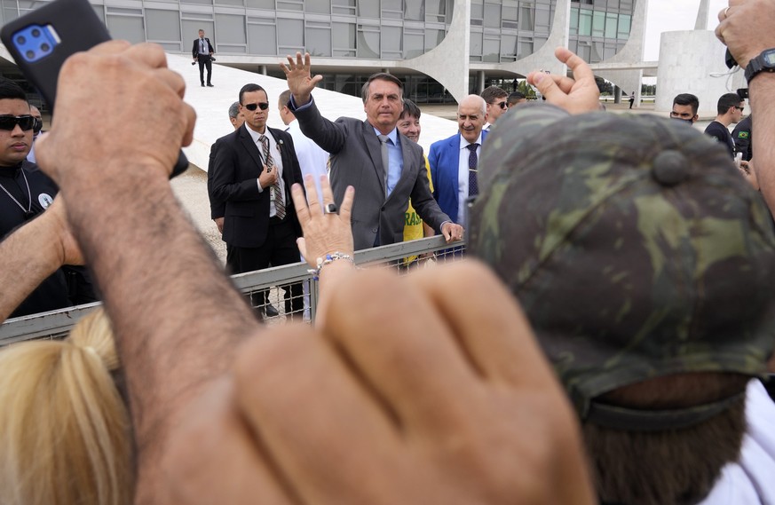 Brazilian President Jair Bolsonaro waves to supporters outside Planalto presidential palace in Brasilia, Brazil, Monday, Sept. 6, 2021. (AP Photo/Eraldo Peres)
Jair Bolsonaro