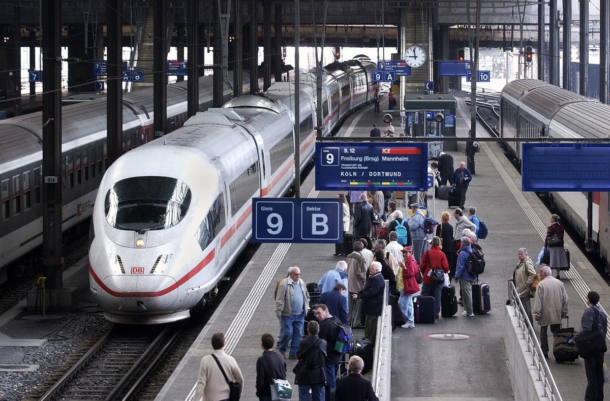 Wer sein Ticket für einen ICE bei der SBB kauft, kann den Sitzplatz nicht genau aussuchen.