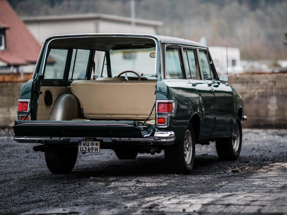 William F. Harrah Jerrari Jeep Wagoneer Ferrari auto retro design https://www.classicdriver.com/en/car/jeep/grand-wagoneer/1969/495566